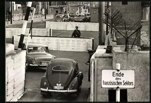 Fotografie unbekannter Fotograf, Ansicht Berlin, Grenzübergang Chausseestrasse, Kontrollstelle des Sowjetischen Sektors