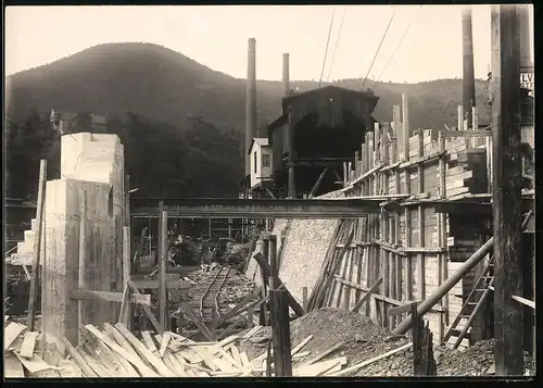 Fotografie unbekannter Fotograf, Ansicht Altena i. W., Werk Linscheid, Fabrikanlage Firma Basse & Selve nach Hochwasser