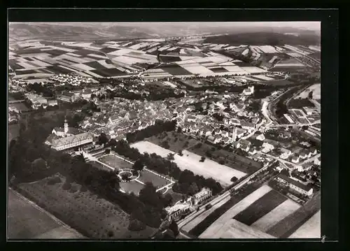 AK Weikersheim, Gesamtansicht mit Schloss und Park, Fliegeraufnahme