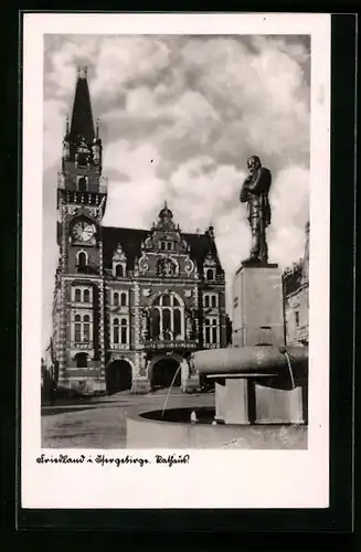 AK Friedland / Frydlant, Brunnen am Rathausplatz