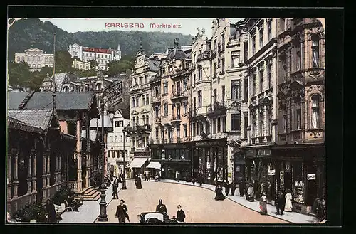 AK Karlsbad, Marktplatz mit Fussgängern