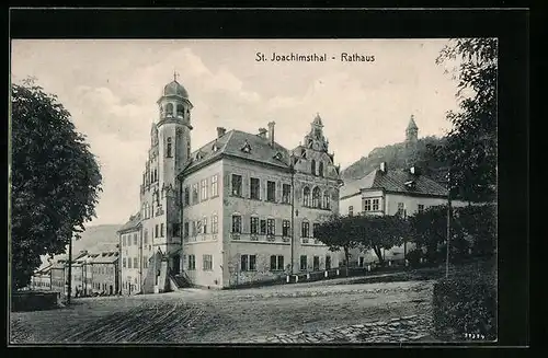AK St. Joachimsthal, Rathaus und Strasse