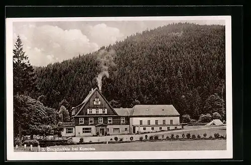 AK Komotau / Chomutov, Grundmühle und Wald im Hintergrund