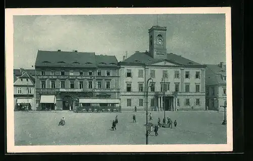 AK Aussig /Elbe, Marktplatz mit Bürgern und Geschäften