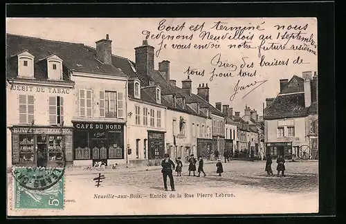 AK Neuville-aux-Bois, Entree de la Rue Pierre Lebrun