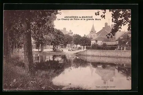 AK Aschères-le-Marché, Le Champ de Foire et la grande Mare