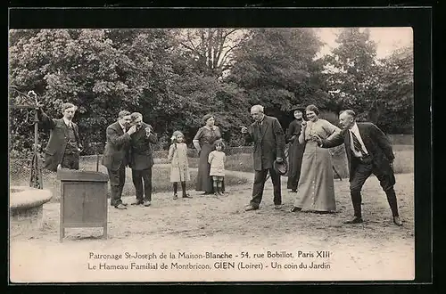 AK Gien, Le Hameau Familial de Montbricon - Un coin du Jardin