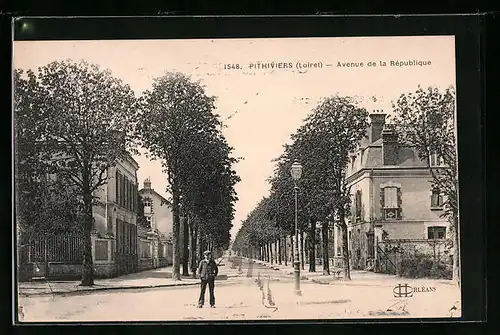 AK Pithiviers, Avenue de la Republique