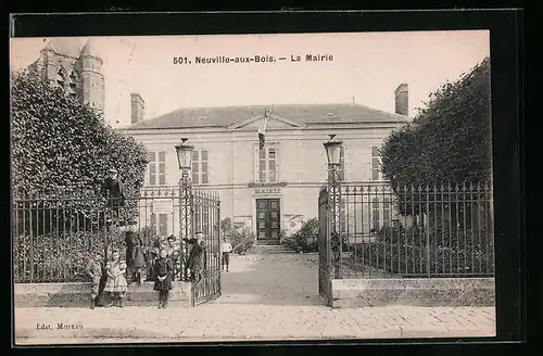 AK Neuville-aux-Bois, La Mairie