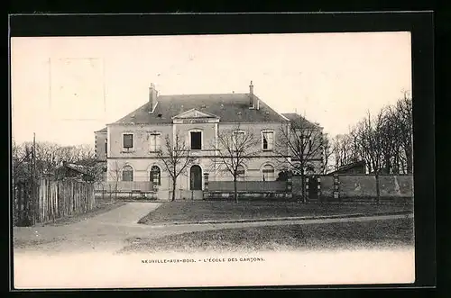 AK Neuville-aux-Bois, L`Ecole des Garcons