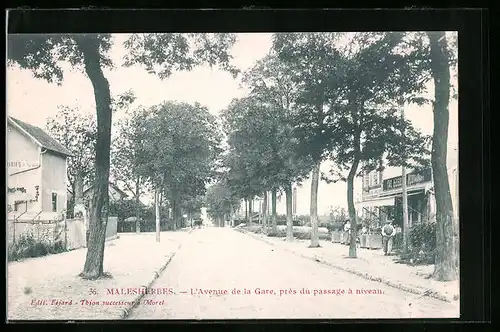 AK Malesherbes, L`Avenue de la Gare, pres du passage a niveau