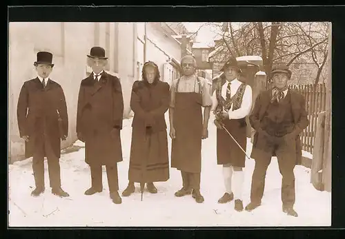 Foto-AK Stuppach, Kostümierte zu Fasching im Schnee ca. 1920