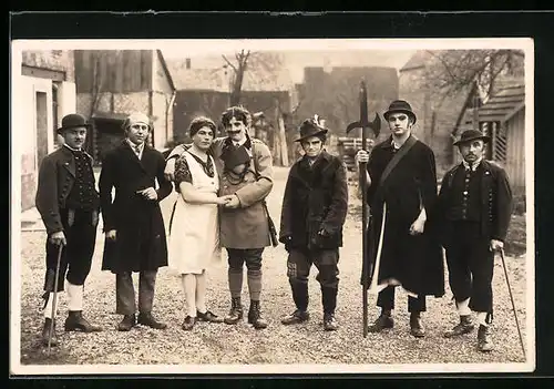 Foto-AK Stuppach, Gruppenaufnahme zum Fasching, ca. 1920