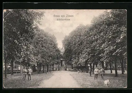 AK Zossen, Soldaten vor dem Schützenhaus