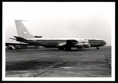 Fotografie Flugzeug Boeing 707, Frachtflugzeug der West Coast Airlines, Kennung 5A-DKA
