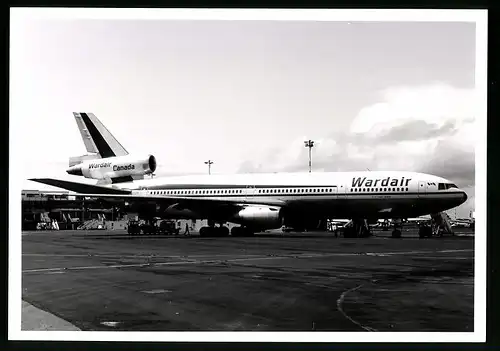 Fotografie Flugzeug Douglas DC-10, Passagierflugzeug der Wardair Canada