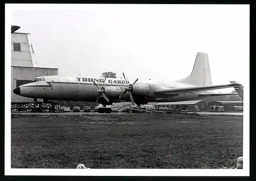 Fotografie Flugzeug Niederdecker, Frachtflugzeug der Young Cargo, Kennung DD-YCG