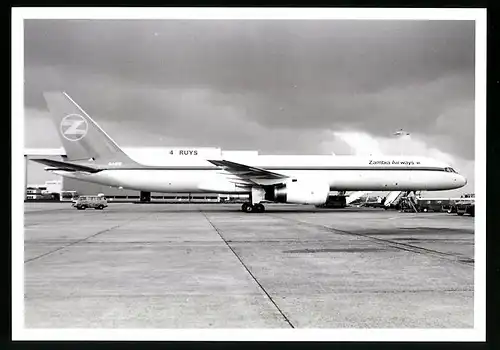 Fotografie Flugzeug Boeing 757, Passagierflugzeug der Zambia Airways