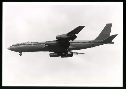 Fotografie Flugzeug Boeing 707, Passagierflugzeug der Zambia Airways, Kennung 9J-AEB
