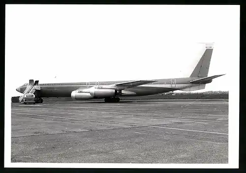 Fotografie Flugzeug Boeing 707, Passagierflugzeug Kennung 9Y-TDR