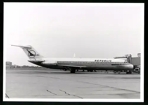 Fotografie Flugzeug Douglas DC-9, Passagierflugzeug der Republic, Kennung N960N