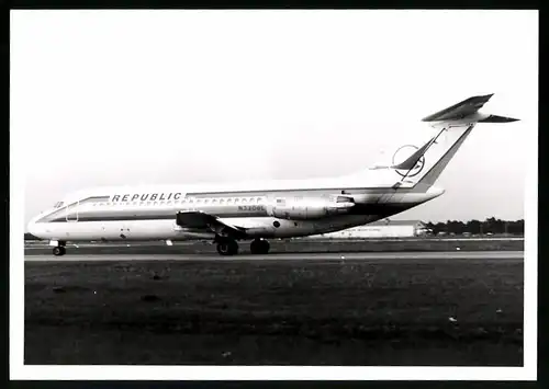 Fotografie Flugzeug Douglas DC-9, Passagierflugzeug der Republic, Kennung N3306L