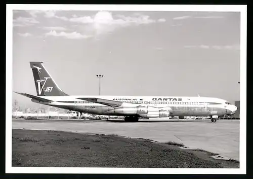 Fotografie Flugzeug Boeing 707, Passagierflugzeug der Quantas, Kennung VH-EAE