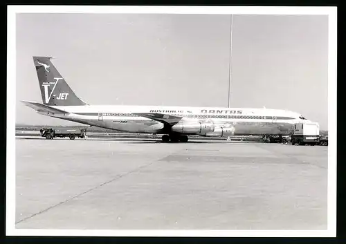 Fotografie Flugzeug Boeing 707, Passagierflugzeug der Quantas, Kennung VH-EAJ