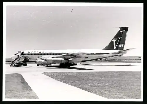 Fotografie Flugzeug Boeing 707, Passagierflugzeug der Quantas, Kennung VH-EBE