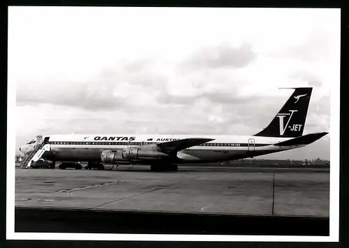 Fotografie Flugzeug Boeing 707, Passagierflugzeug der Quantas, Kennung VH-EBX