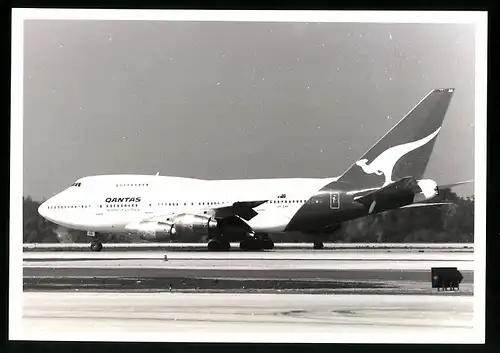Fotografie Flugzeug Boeing 747 Jumbojet, Passagierflugzeug der Quantas, Kennung VH-EAA