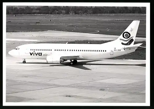 Fotografie Flugzeug Niederdecker, Zwei-Strahliges Passagierflugzeug der Viva Air Kennung EC-159