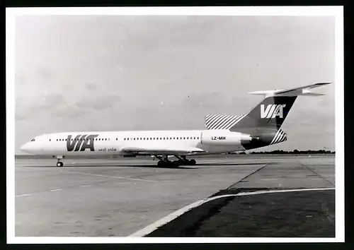 Fotografie Flugzeug Tupolew Tu-154, Passagierflugzeug der VIA, Kennung LZ-MIK