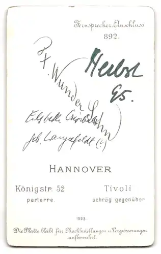 Fotografie F. Wunder Sohn, Hannover, Königstrasse 52, Gestandene Frau mit weissen Haaren