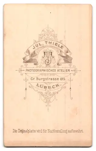 Fotografie Jul. Thiele, Lübeck, Gr. Burgstr. 615, Eleganter Herr mit Oberlippenbart