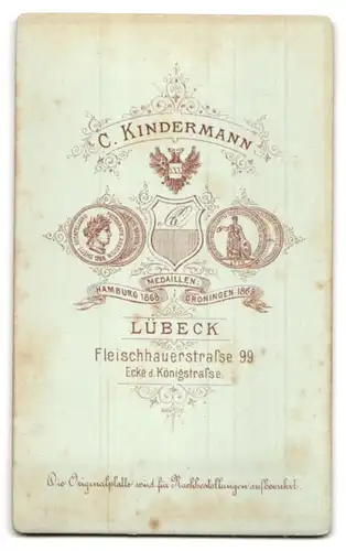 Fotografie C. Kindermann, Lübeck, Fleischhauerstr. 99 Ecke d. Königstr., Eleganter Herr mit Backenbart