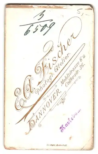 Fotografie Ernst Aug. Fischer, Hannover, Mehlstr. 6 u. Cellerstr. 36, Junge hübsche Dame mit Halskette