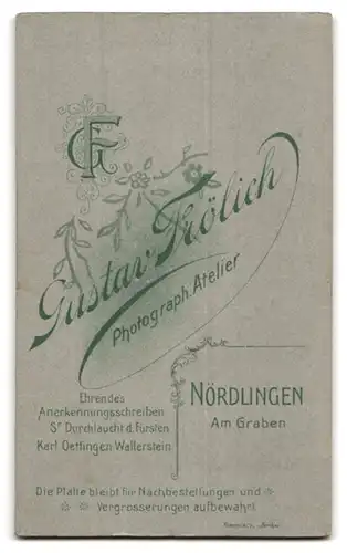 Fotografie Gustav Frölich, Nördlingen, Junge Frau mit Kragenbrosche und Kreuzkette