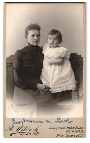 Fotografie H. Wittrock, Hamburg, Mutter und Tochter gemeinsam im Foto-Atelier