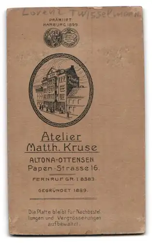 Fotografie Matth. Kruse, Ottensen, Papenstr. 16, Portrait Lorenz Twisselmann, Rückseitig Geschäftshaus