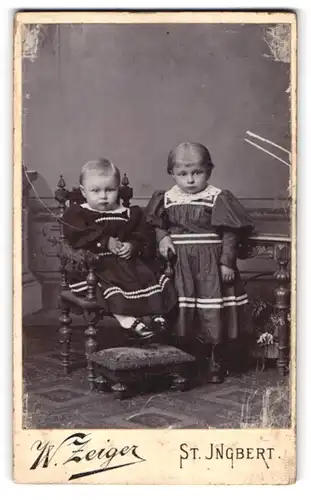 Fotografie W. Zeiger, St. Ingbert, Kaiserstrasse, Kleinkinder im Sonntagskleid beim Fotograf
