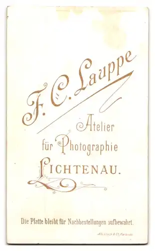 Fotografie F.C. Lauppe, Lichtenau, junge Dame im langen schwarzen Kleid