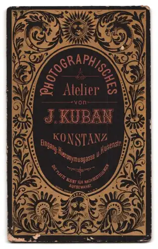 Fotografie J. Kuban, Konstanz, Husenstr., Portrait Herr mit Schnauzbart im Anzug mit Fliege