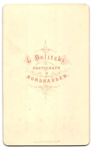 Fotografie L. Belitski, Nordhausen, Junge Dame mit Hochsteckfrisur und angewidertem Blick