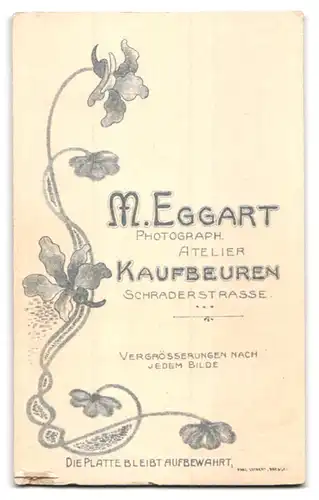 Fotografie M. Eggart, Kaufbeuren, Schraderstrasse, Bursche im gutbürgerlichen Anzug
