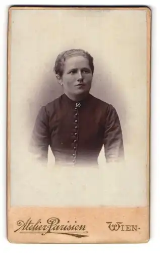 Fotografie Zaunmüller & Brunner, Wien, Gumpendorferstr. 94, Junge Dame mit zurückgebundenem Haar