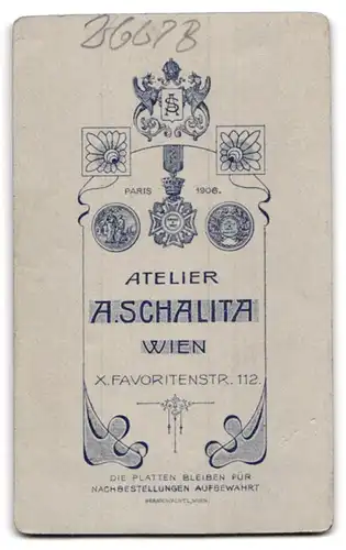 Fotografie A. Schalita, Wien, Favoritenstr. 112, Elegante Dame mit aufgestütztem Kopf