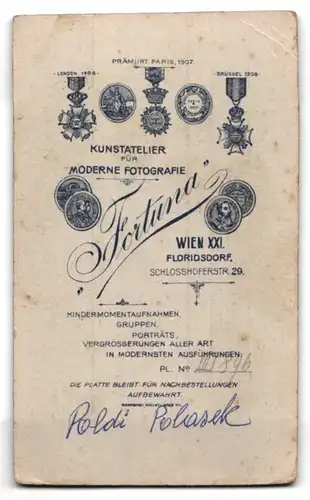 Fotografie Atelier Fortuna, Wien XXI., Schlosshoferstrasse 29, Junge Frau mit weissem Kragen