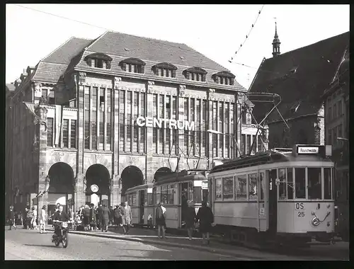 11 Fotografien Ansicht Görlitz, PGH Film & Bild, Autor Walter Wolff, Leben im Sozialismus, Centrum-Kaufhaus, Strassenbahn