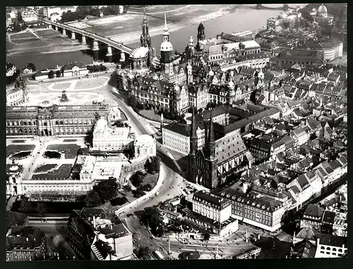 18 Fotografie Ansicht Dresden, um 1930, Altstadt, Neumarkt, Rampische Strasse, Postplatz, Strassenbahn, Fliegeransicht